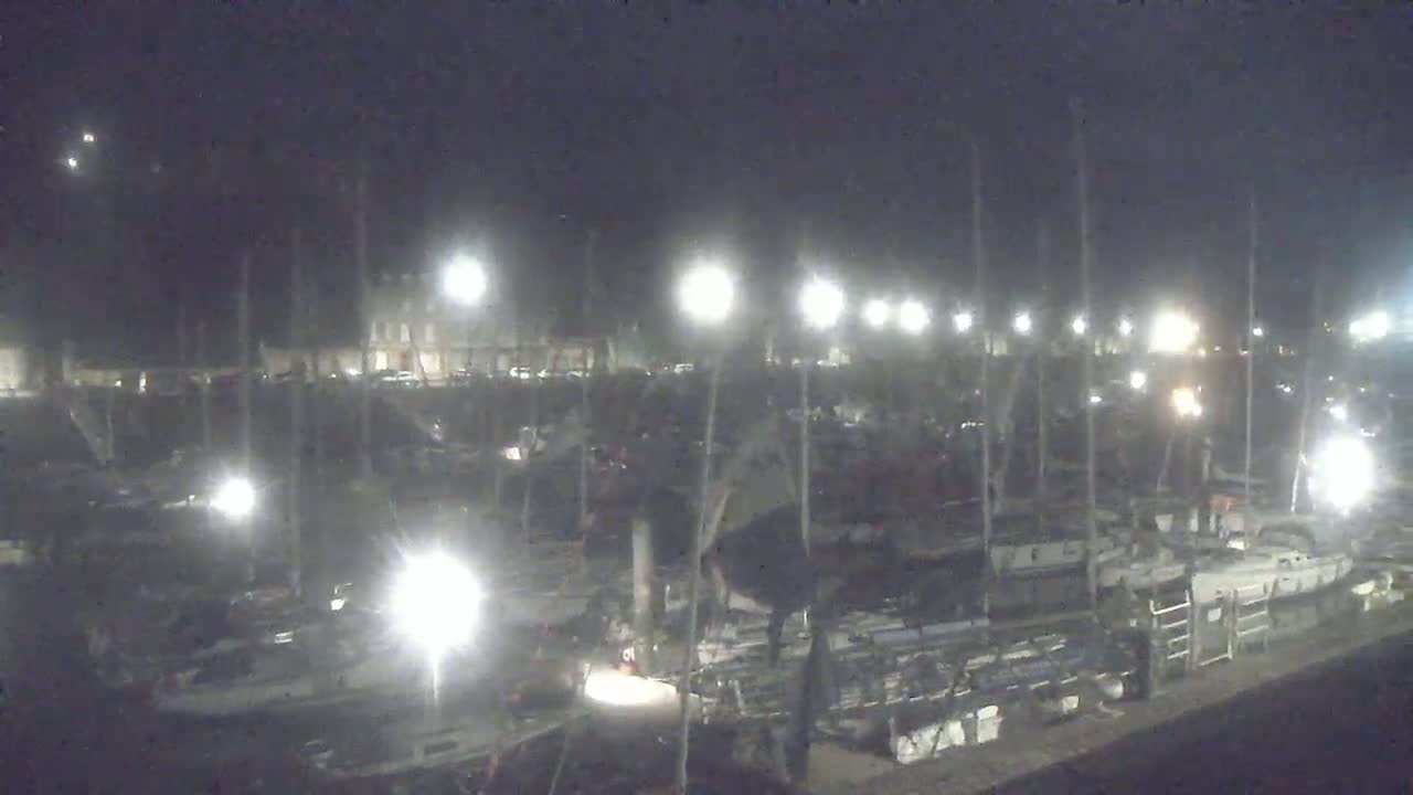 Saint-Valery-en-Caux City View & Le Port (Marine) Live Cam - Dieppe, Seine-Maritime, Normandie, France