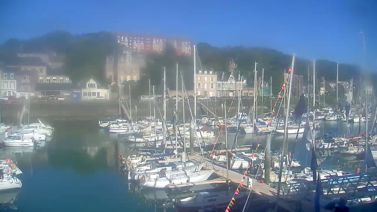 Saint-Valery-en-Caux City View & Le Port (Marine) Live Cam - Dieppe, Seine-Maritime, Normandie, France