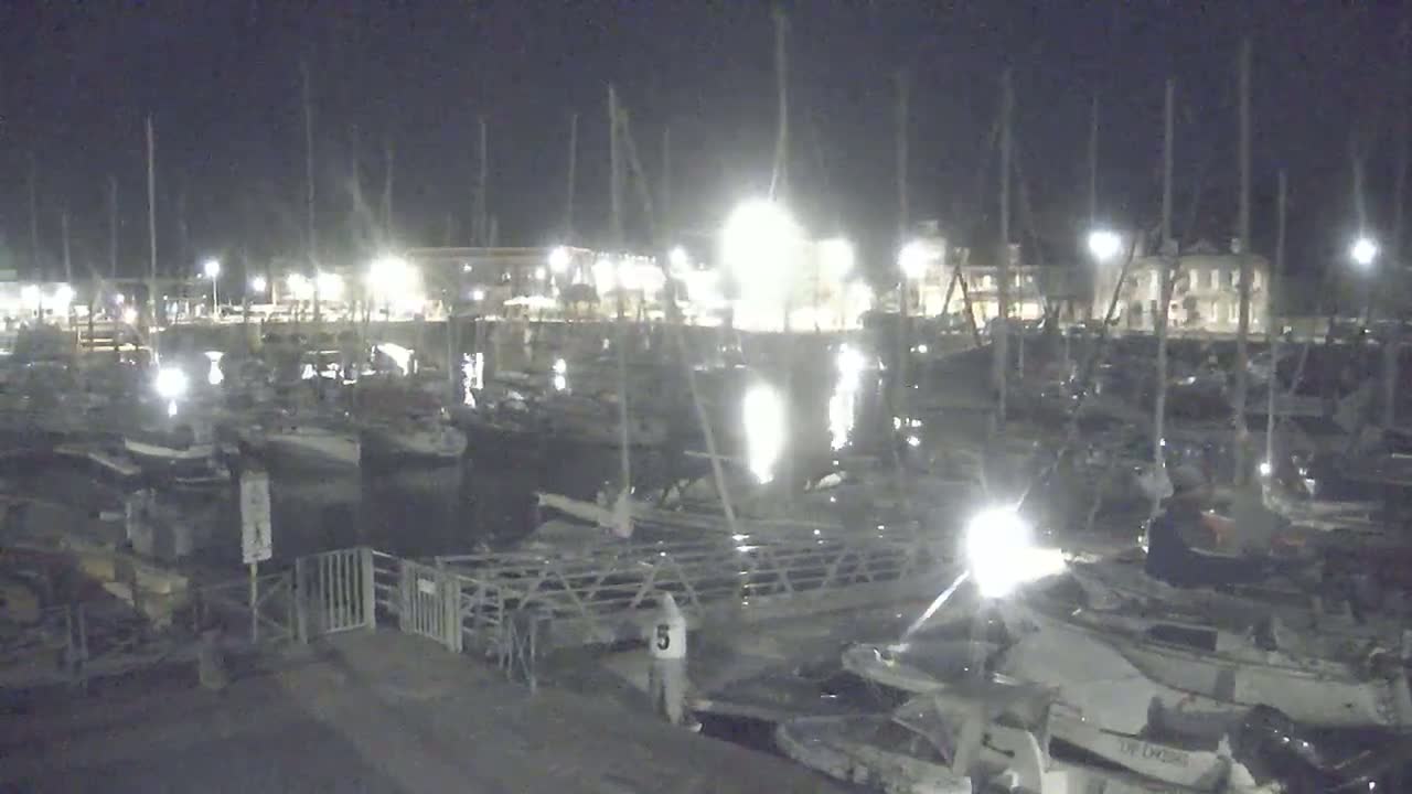 Saint-Valery-en-Caux City View & Le Port (Marine) Live Cam - Dieppe, Seine-Maritime, Normandie, France
