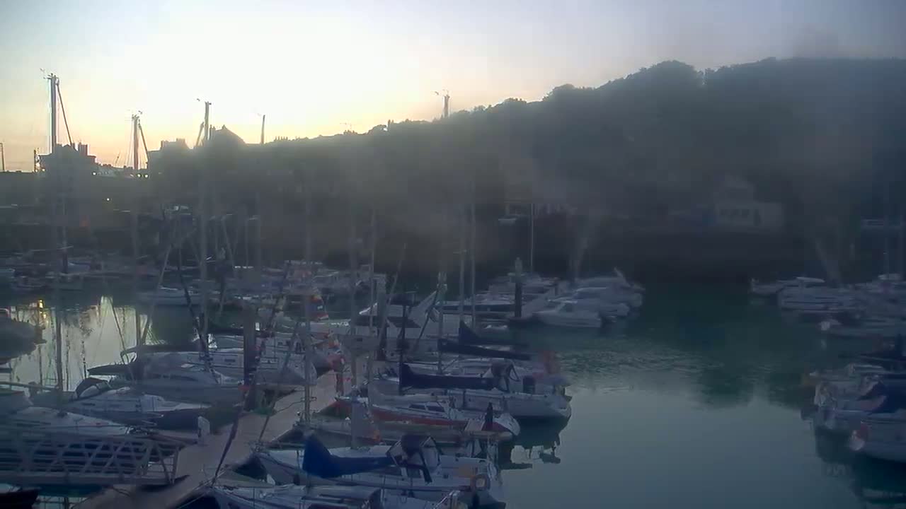 Saint-Valery-en-Caux City View & Le Port (Marine) Live Cam - Dieppe, Seine-Maritime, Normandie, France