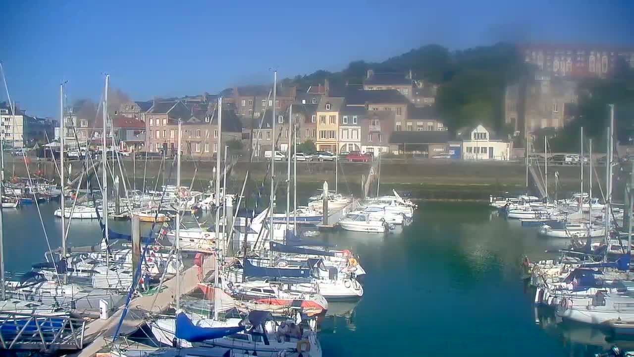 Saint-Valery-en-Caux City View & Le Port (Marine) Live Cam - Dieppe, Seine-Maritime, Normandie, France