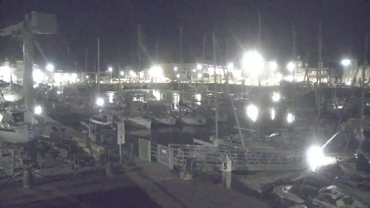 Saint-Valery-en-Caux City View & Le Port (Marine) Live Cam - Dieppe, Seine-Maritime, Normandie, France