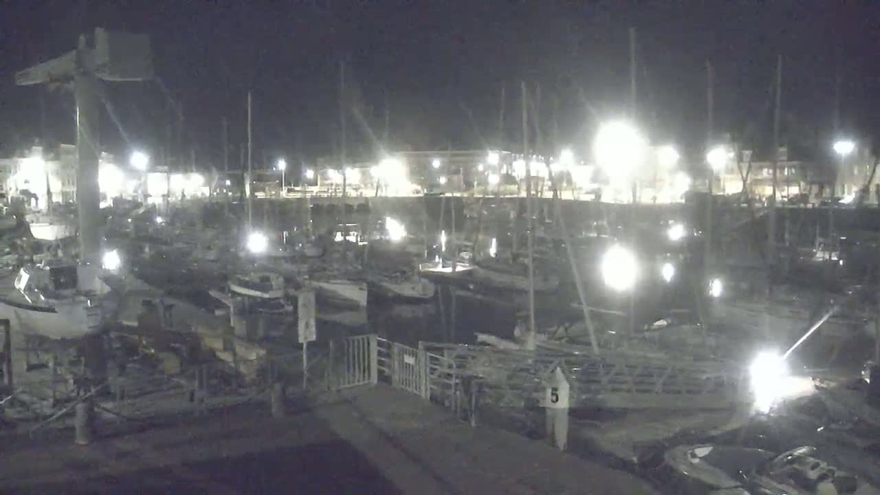 Saint-Valery-en-Caux City View & Le Port (Marine) Live Cam - Dieppe, Seine-Maritime, Normandie, France