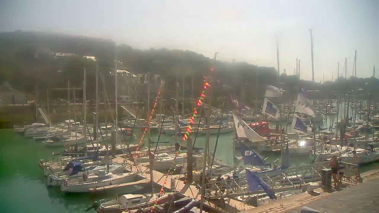 Saint-Valery-en-Caux City View & Le Port (Marine) Live Cam - Dieppe, Seine-Maritime, Normandie, France