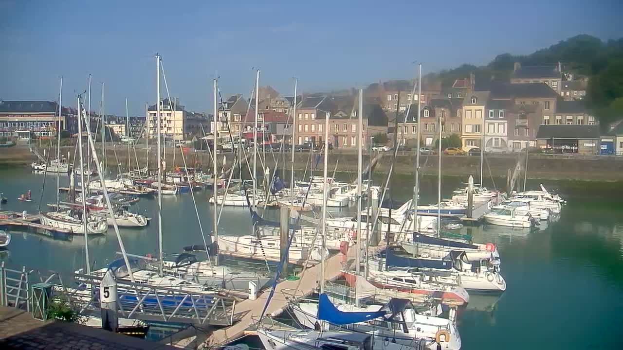 Saint-Valery-en-Caux City View & Le Port (Marine) Live Cam - Dieppe, Seine-Maritime, Normandie, France