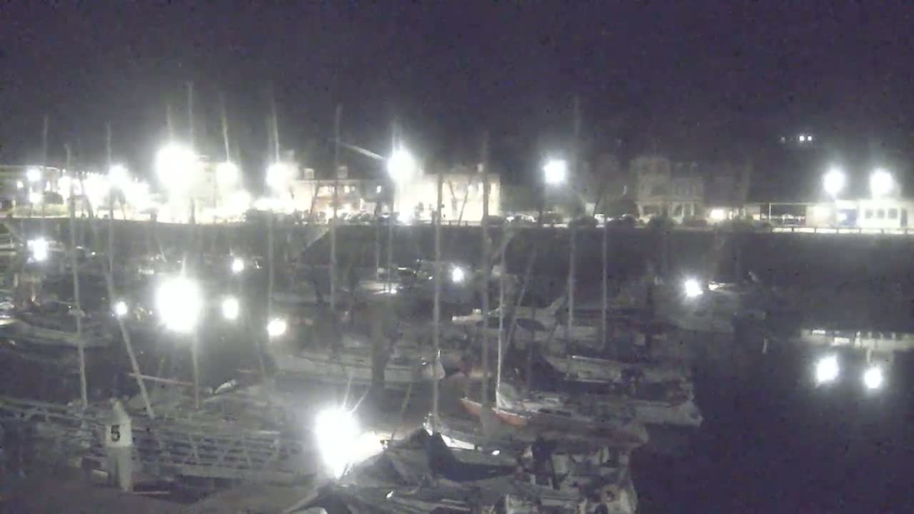 Saint-Valery-en-Caux City View & Le Port (Marine) Live Cam - Dieppe, Seine-Maritime, Normandie, France