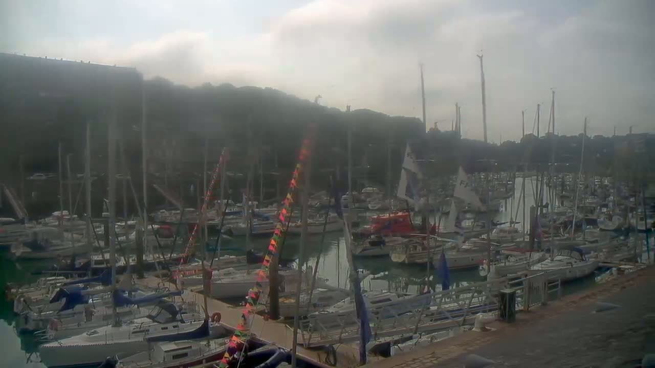 Saint-Valery-en-Caux City View & Le Port (Marine) Live Cam - Dieppe, Seine-Maritime, Normandie, France