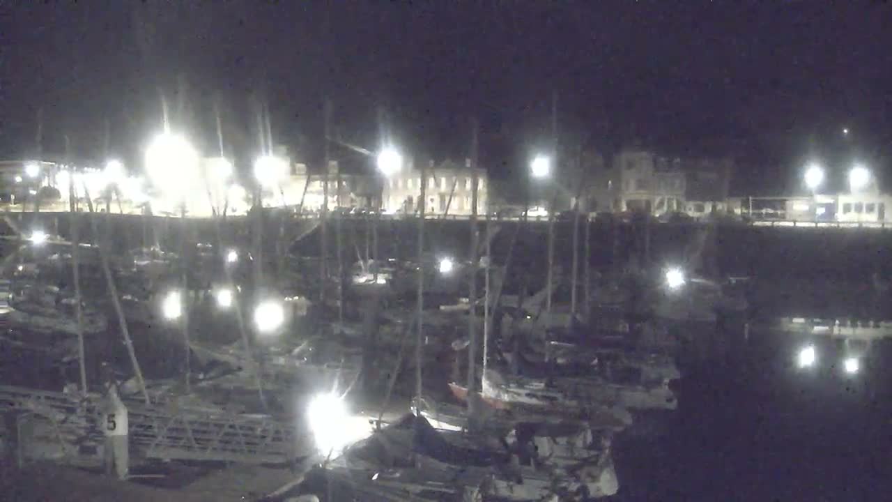 Saint-Valery-en-Caux City View & Le Port (Marine) Live Cam - Dieppe, Seine-Maritime, Normandie, France