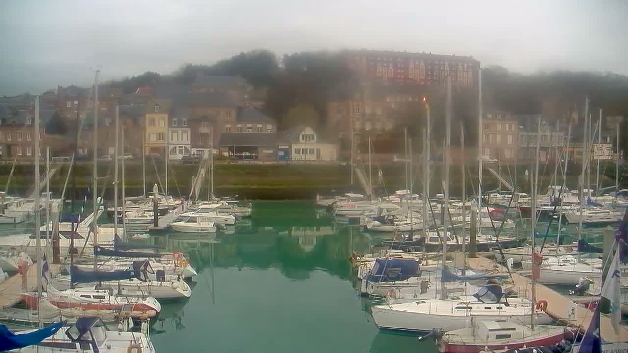Saint-Valery-en-Caux City View & Le Port (Marine) Live Cam - Dieppe, Seine-Maritime, Normandie, France