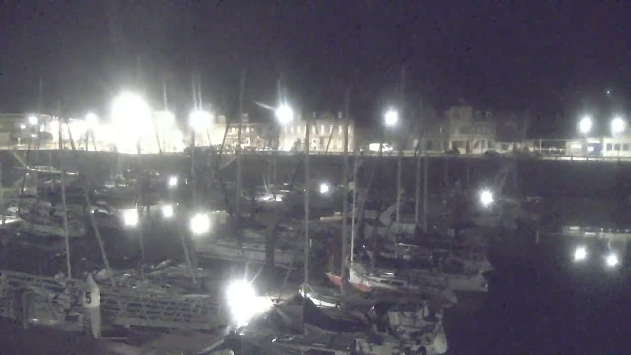 Saint-Valery-en-Caux City View & Le Port (Marine) Live Cam - Dieppe, Seine-Maritime, Normandie, France