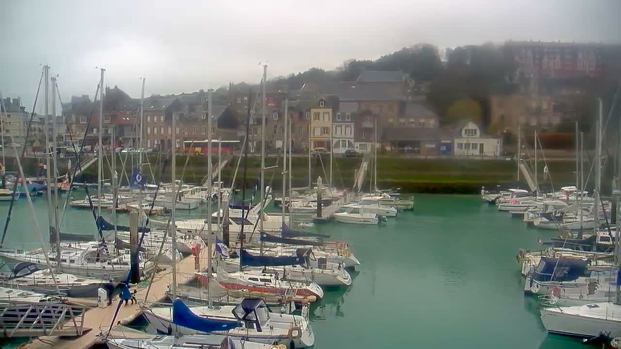 Saint-Valery-en-Caux City View & Le Port (Marine) Live Cam - Dieppe, Seine-Maritime, Normandie, France