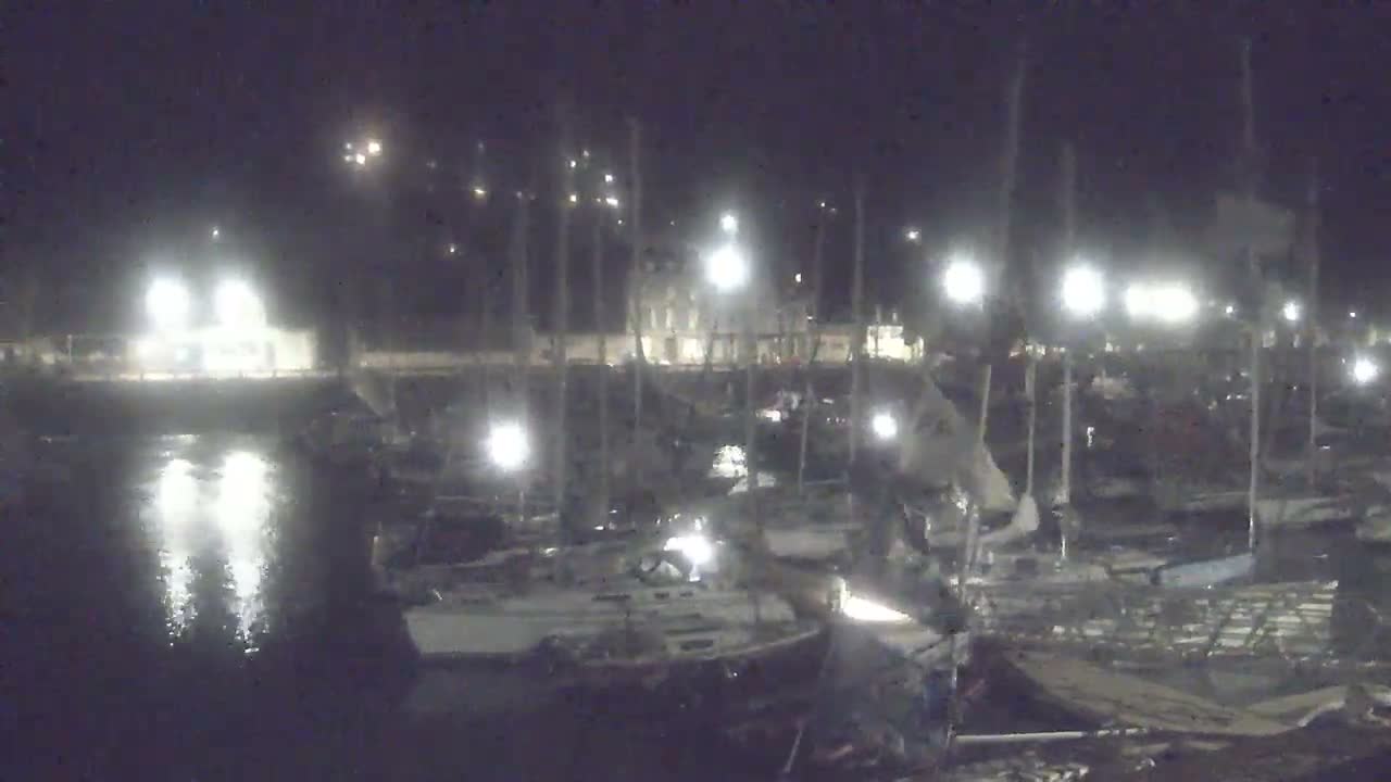 Saint-Valery-en-Caux City View & Le Port (Marine) Live Cam - Dieppe, Seine-Maritime, Normandie, France
