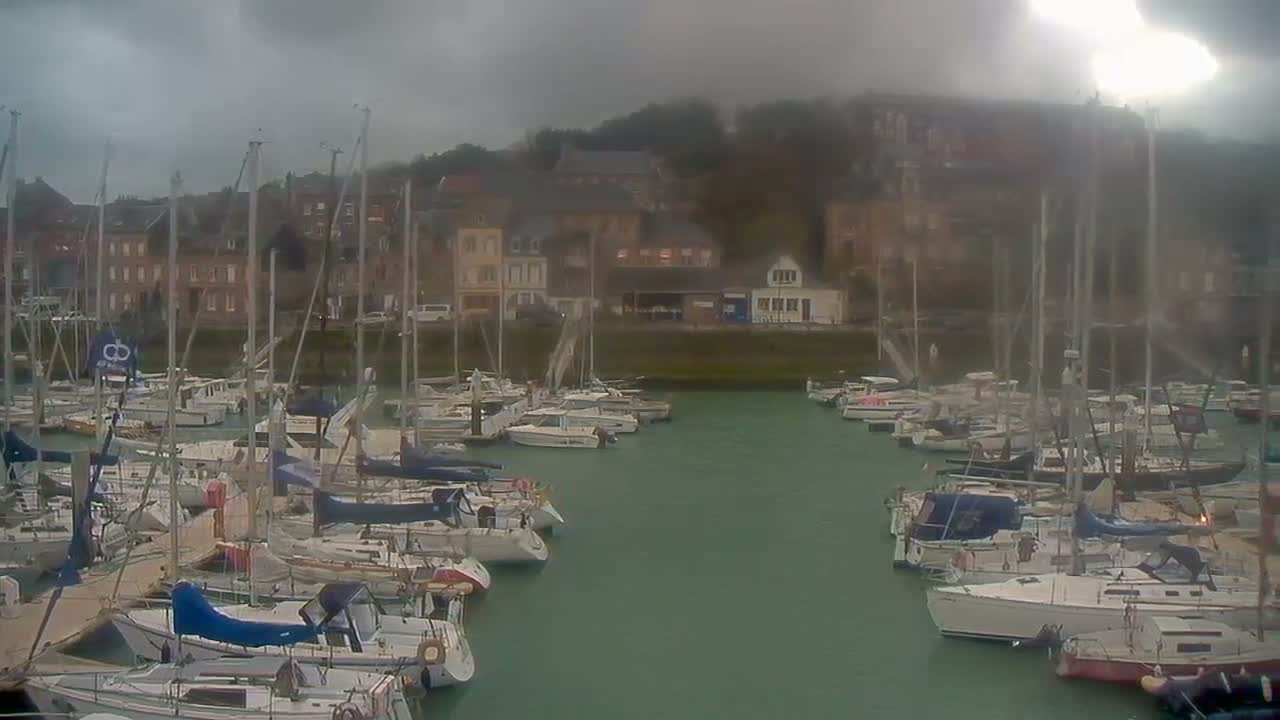 Saint-Valery-en-Caux City View & Le Port (Marine) Live Cam - Dieppe, Seine-Maritime, Normandie, France