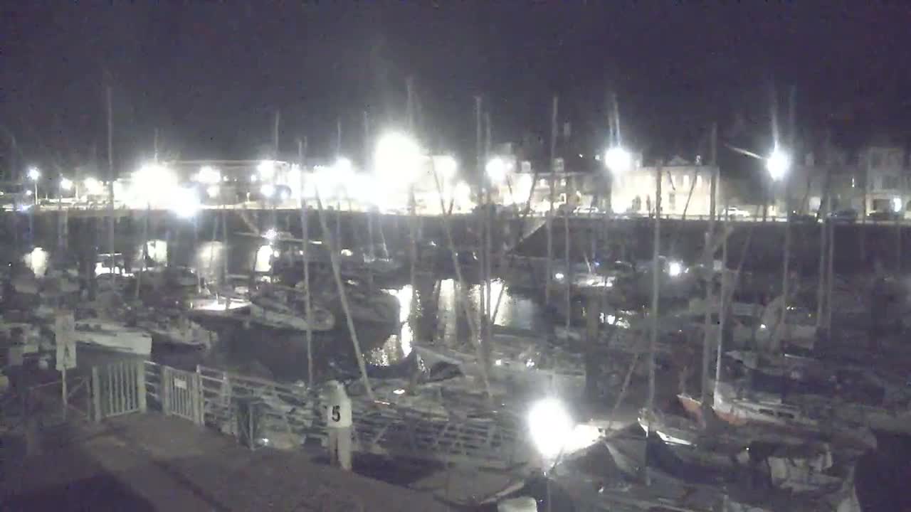 Saint-Valery-en-Caux City View & Le Port (Marine) Live Cam - Dieppe, Seine-Maritime, Normandie, France