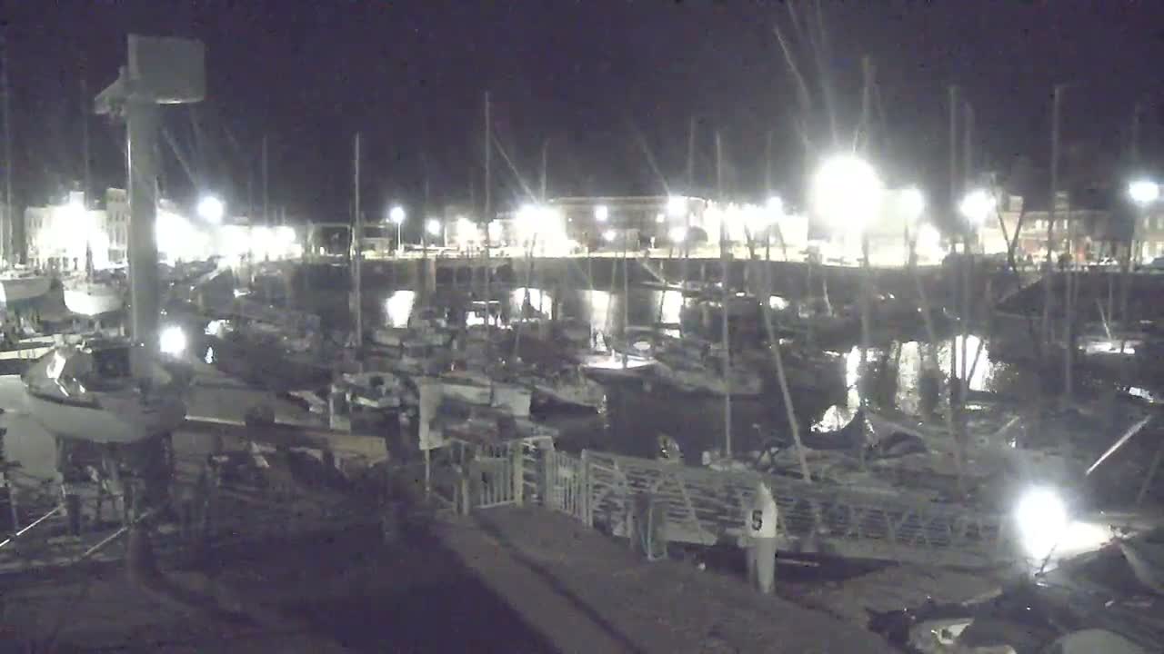 Saint-Valery-en-Caux City View & Le Port (Marine) Live Cam - Dieppe, Seine-Maritime, Normandie, France