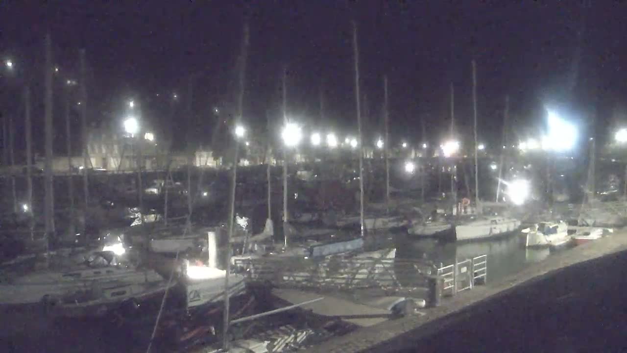 Saint-Valery-en-Caux City View & Le Port (Marine) Live Cam - Dieppe, Seine-Maritime, Normandie, France