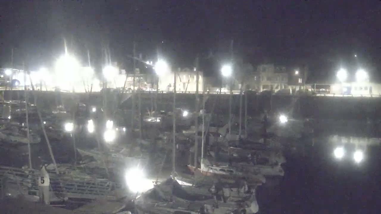 Saint-Valery-en-Caux City View & Le Port (Marine) Live Cam - Dieppe, Seine-Maritime, Normandie, France