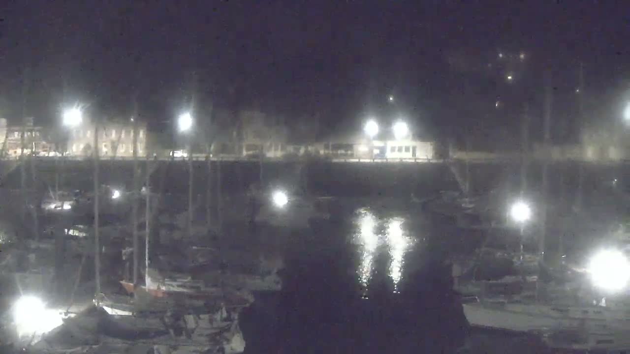 Saint-Valery-en-Caux City View & Le Port (Marine) Live Cam - Dieppe, Seine-Maritime, Normandie, France