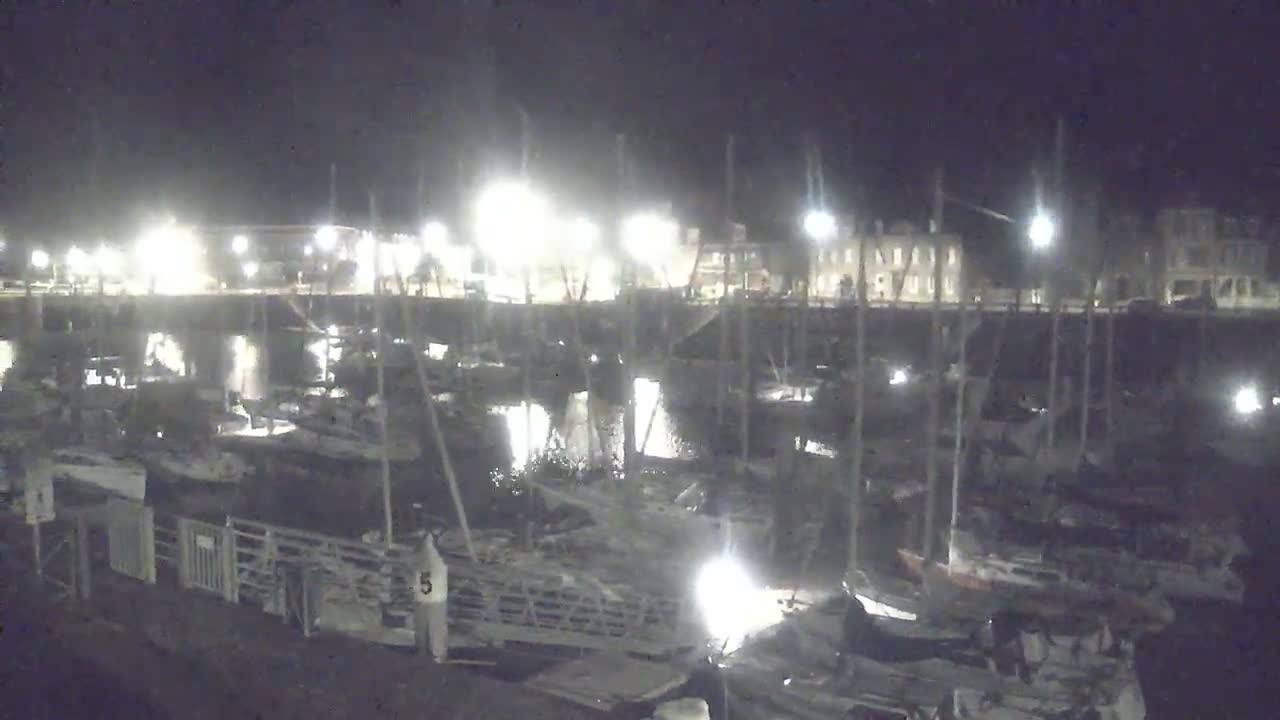 Saint-Valery-en-Caux City View & Le Port (Marine) Live Cam - Dieppe, Seine-Maritime, Normandie, France