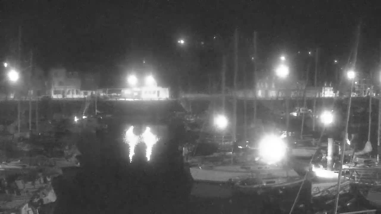 Saint-Valery-en-Caux City View & Le Port (Marine) Live Cam - Dieppe, Seine-Maritime, Normandie, France