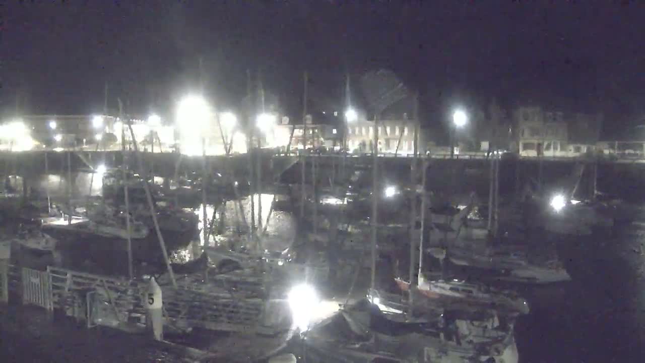 Saint-Valery-en-Caux City View & Le Port (Marine) Live Cam - Dieppe, Seine-Maritime, Normandie, France