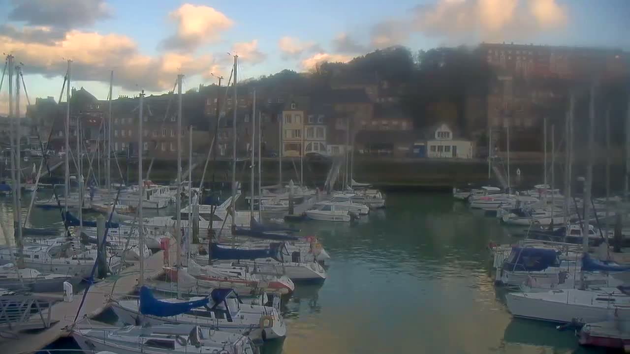 Saint-Valery-en-Caux City View & Le Port (Marine) Live Cam - Dieppe, Seine-Maritime, Normandie, France