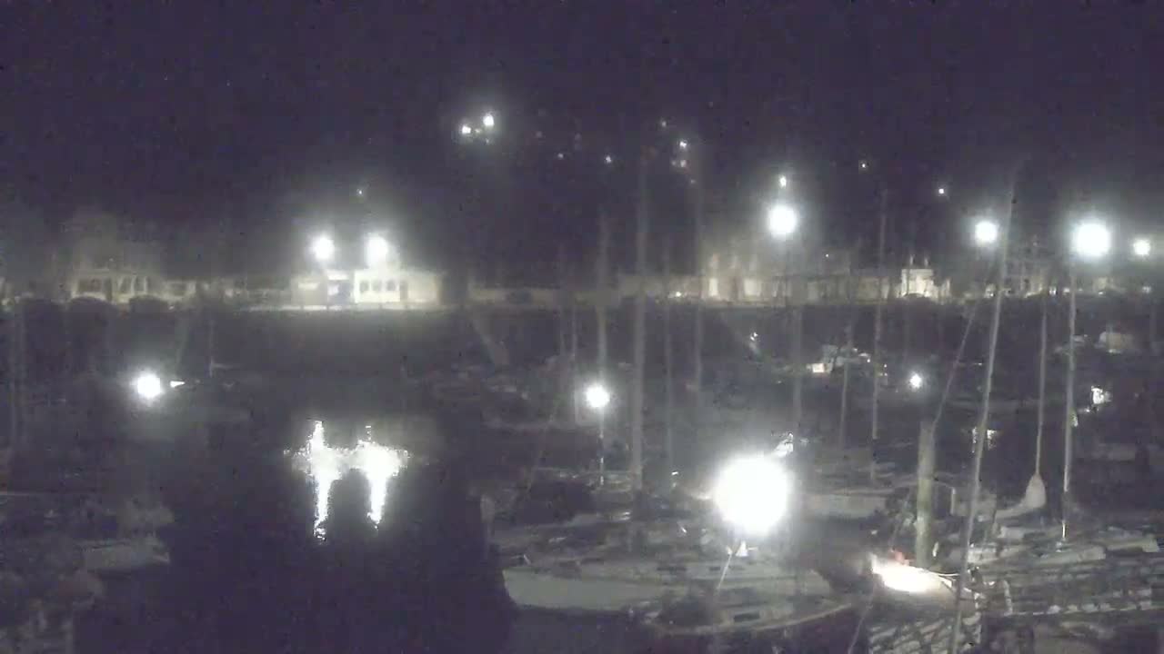Saint-Valery-en-Caux City View & Le Port (Marine) Live Cam - Dieppe, Seine-Maritime, Normandie, France