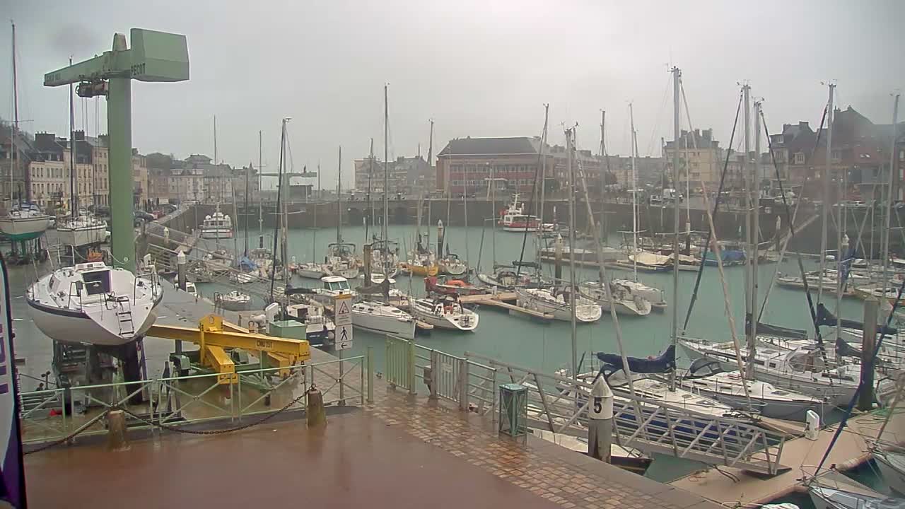 Saint-Valery-en-Caux City View & Le Port (Marine) Live Cam - Dieppe, Seine-Maritime, Normandie, France