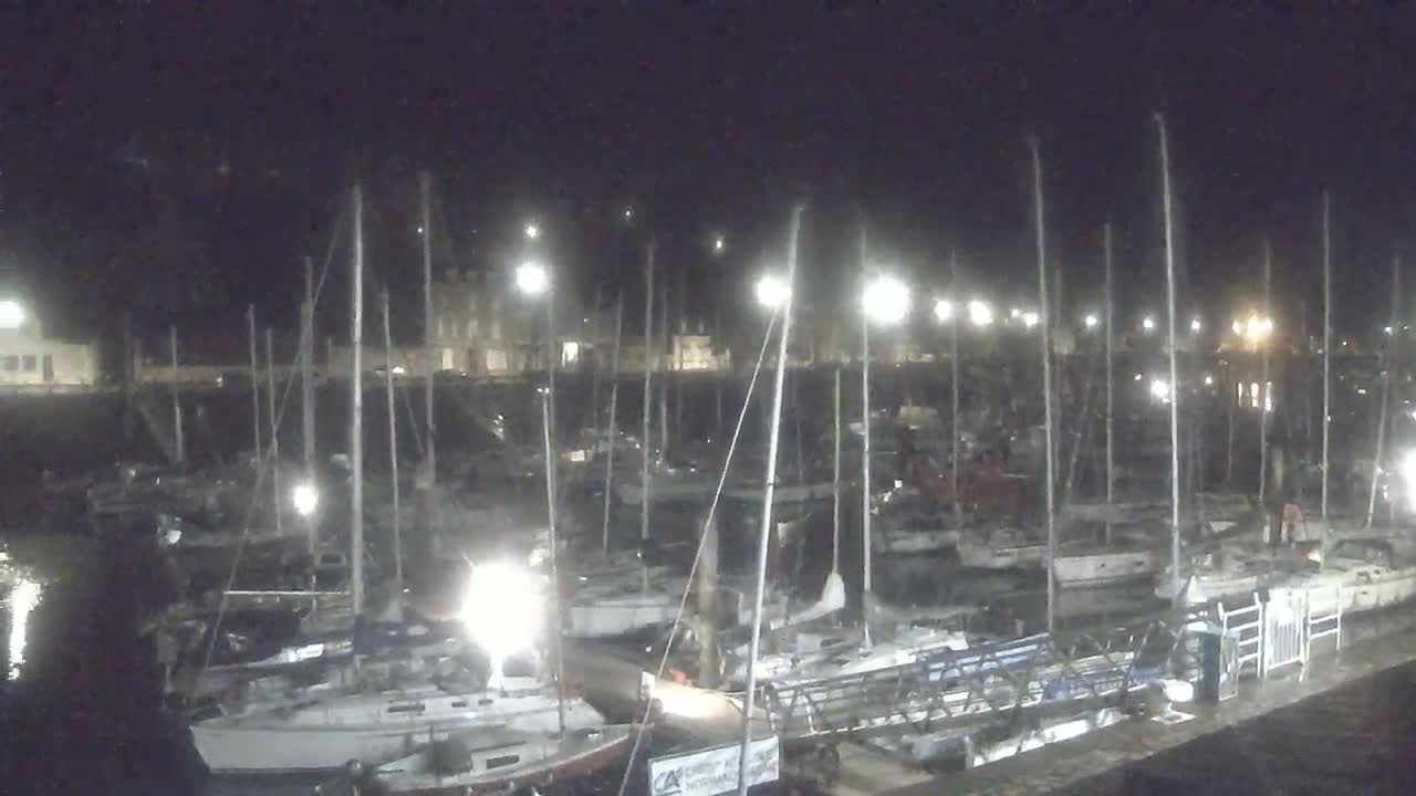 Saint-Valery-en-Caux City View & Le Port (Marine) Live Cam - Dieppe, Seine-Maritime, Normandie, France