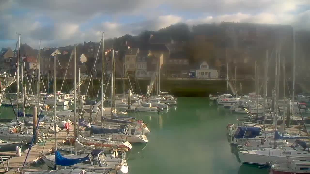 Saint-Valery-en-Caux City View & Le Port (Marine) Live Cam - Dieppe, Seine-Maritime, Normandie, France