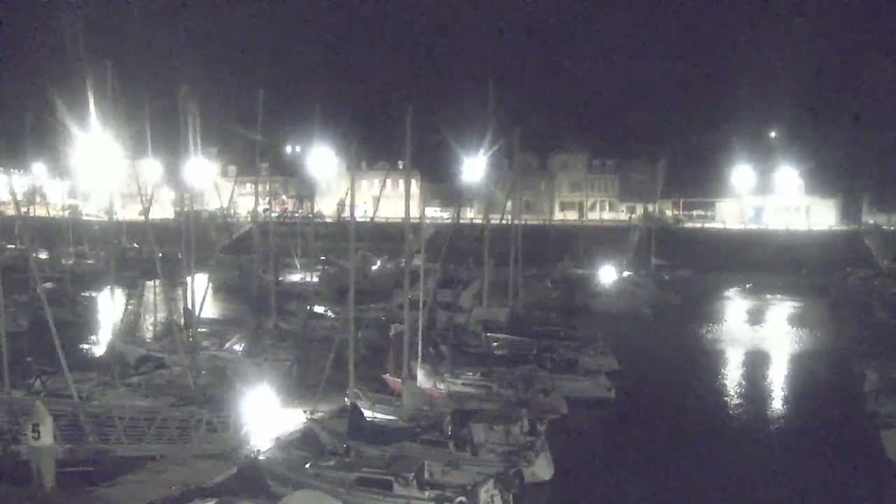 Saint-Valery-en-Caux City View & Le Port (Marine) Live Cam - Dieppe, Seine-Maritime, Normandie, France