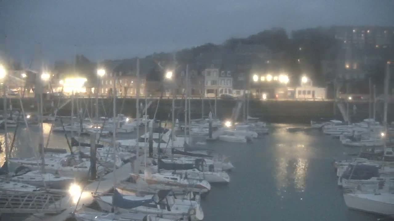 Saint-Valery-en-Caux City View & Le Port (Marine) Live Cam - Dieppe, Seine-Maritime, Normandie, France