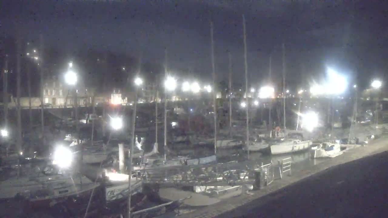 Saint-Valery-en-Caux City View & Le Port (Marine) Live Cam - Dieppe, Seine-Maritime, Normandie, France