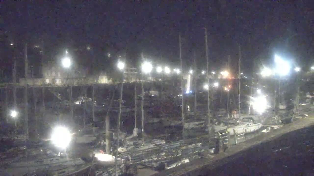 Saint-Valery-en-Caux City View & Le Port (Marine) Live Cam - Dieppe, Seine-Maritime, Normandie, France