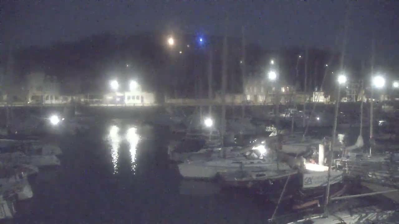 Saint-Valery-en-Caux City View & Le Port (Marine) Live Cam - Dieppe, Seine-Maritime, Normandie, France