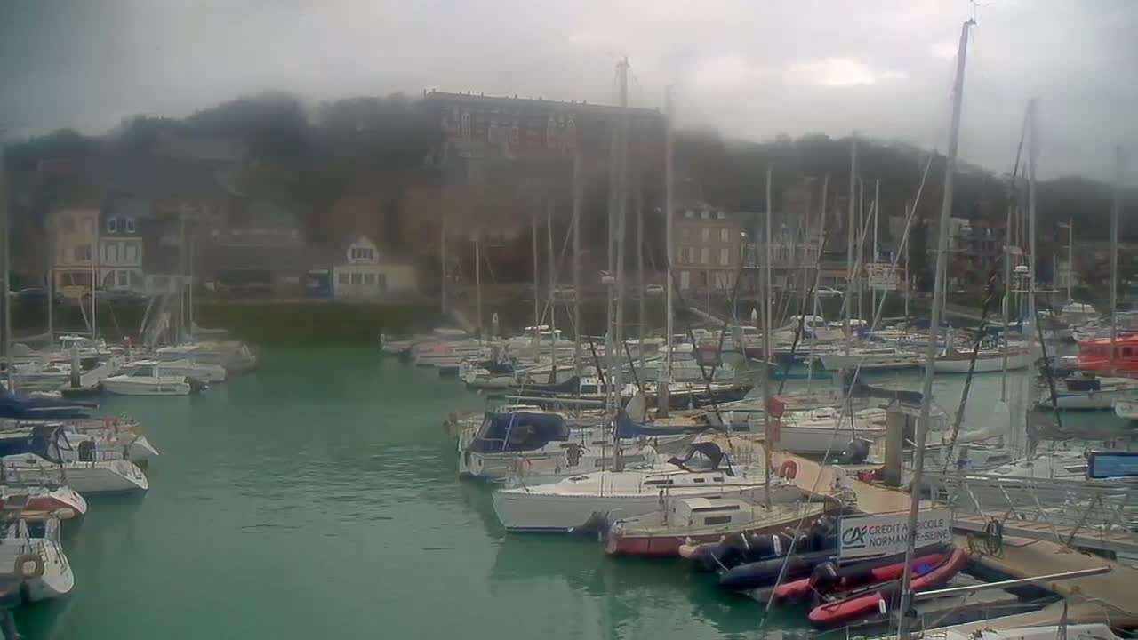Saint-Valery-en-Caux City View & Le Port (Marine) Live Cam - Dieppe, Seine-Maritime, Normandie, France