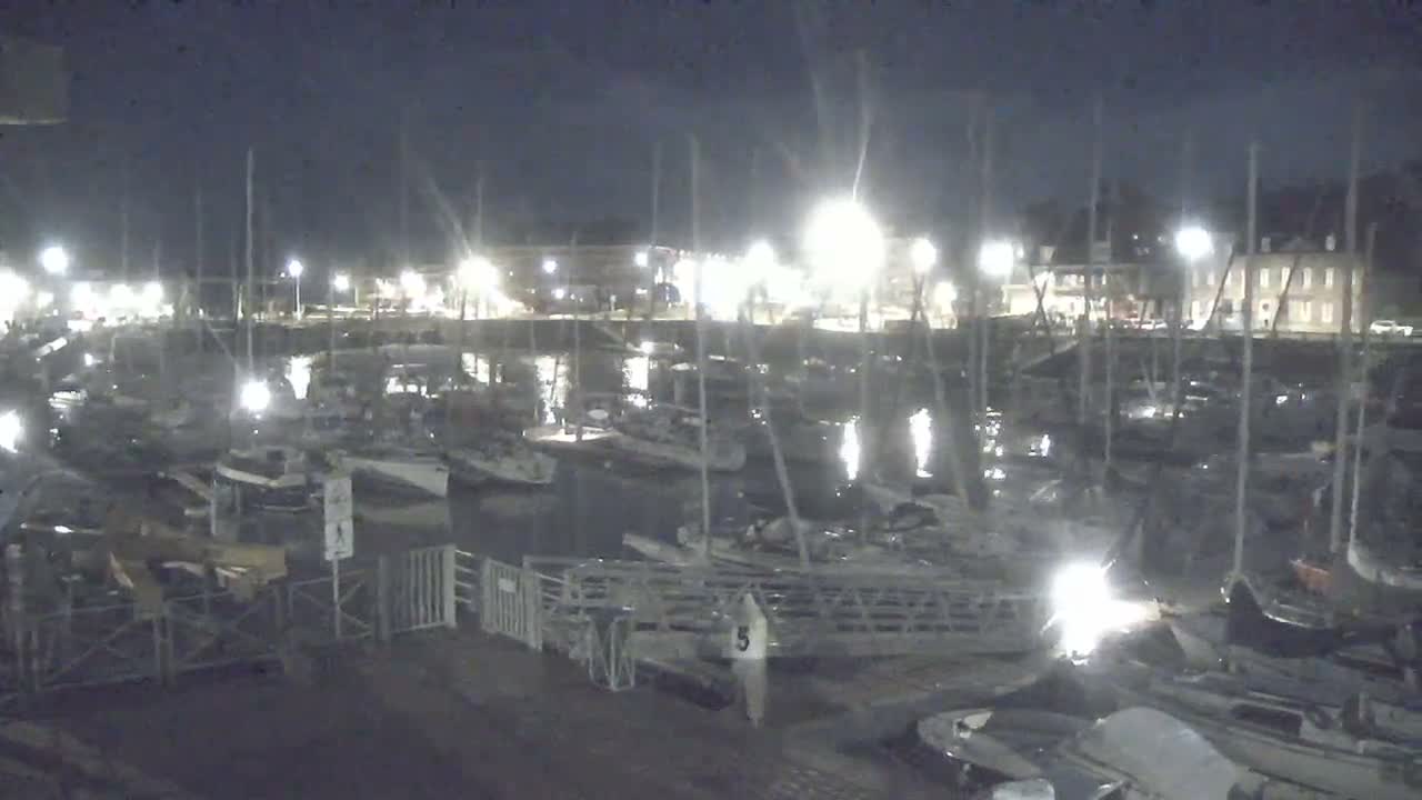 Saint-Valery-en-Caux City View & Le Port (Marine) Live Cam - Dieppe, Seine-Maritime, Normandie, France