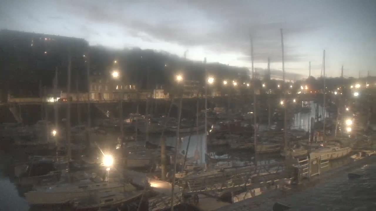 Saint-Valery-en-Caux City View & Le Port (Marine) Live Cam - Dieppe, Seine-Maritime, Normandie, France