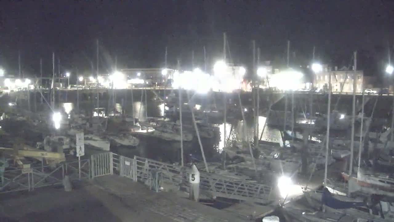 Saint-Valery-en-Caux City View & Le Port (Marine) Live Cam - Dieppe, Seine-Maritime, Normandie, France