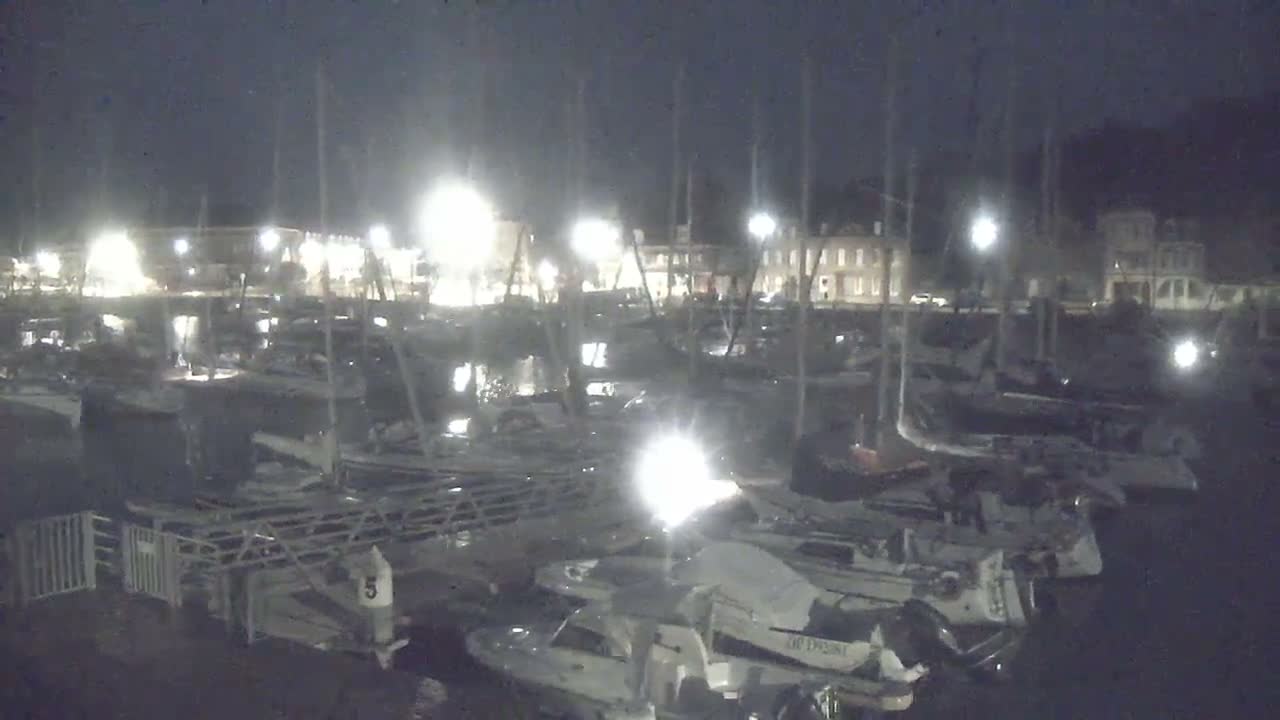 Saint-Valery-en-Caux City View & Le Port (Marine) Live Cam - Dieppe, Seine-Maritime, Normandie, France