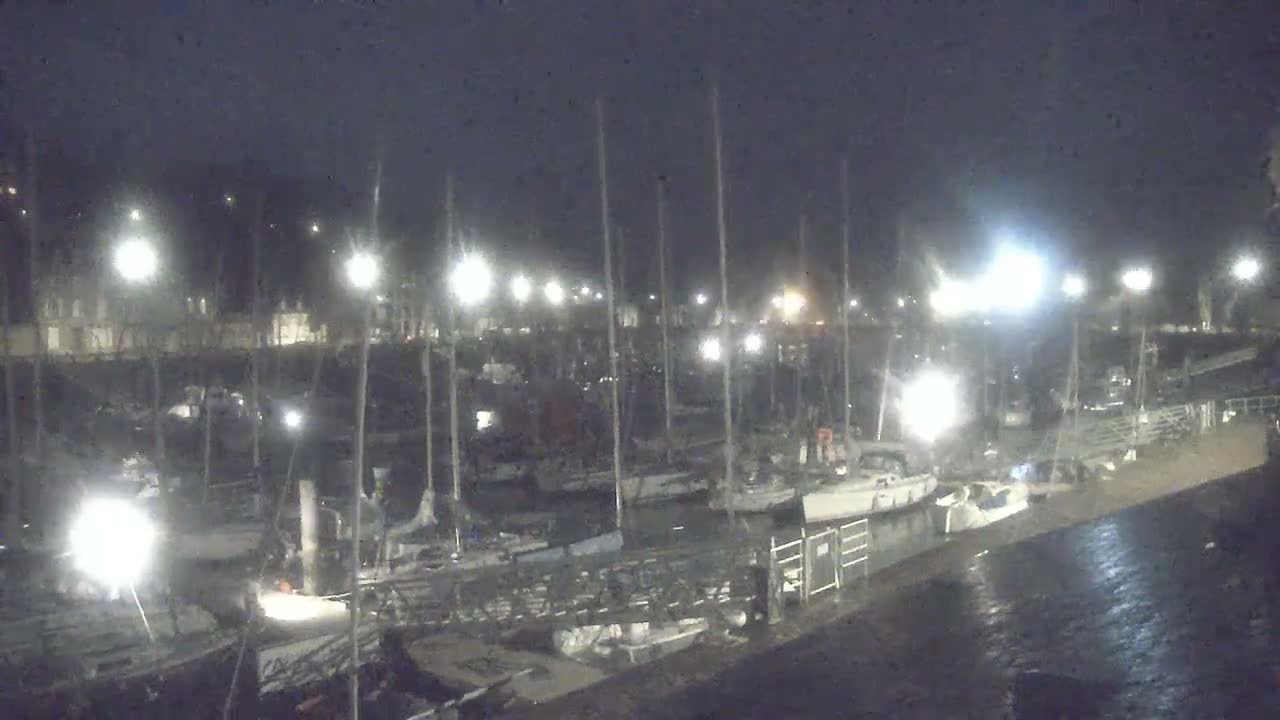 Saint-Valery-en-Caux City View & Le Port (Marine) Live Cam - Dieppe, Seine-Maritime, Normandie, France