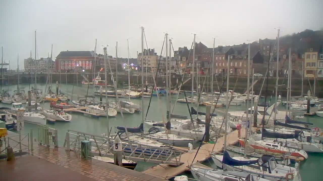 Saint-Valery-en-Caux City View & Le Port (Marine) Live Cam - Dieppe, Seine-Maritime, Normandie, France