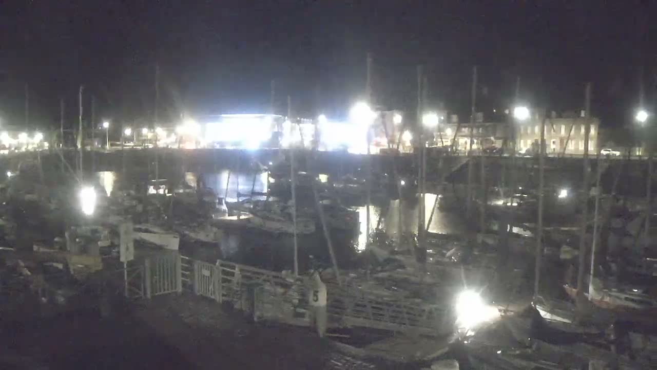 Saint-Valery-en-Caux City View & Le Port (Marine) Live Cam - Dieppe, Seine-Maritime, Normandie, France
