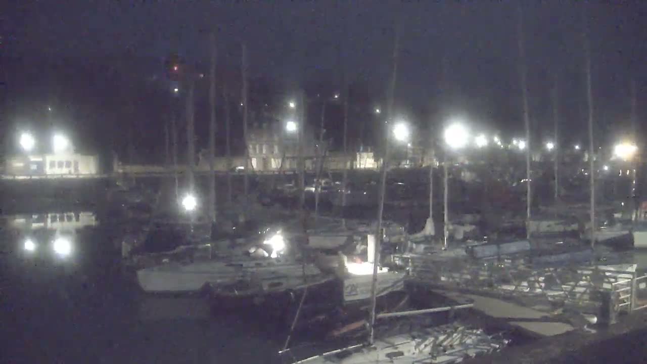 Saint-Valery-en-Caux City View & Le Port (Marine) Live Cam - Dieppe, Seine-Maritime, Normandie, France