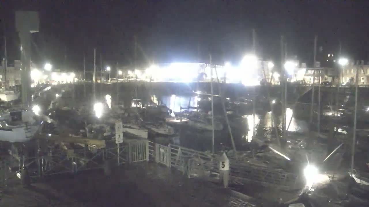 Saint-Valery-en-Caux City View & Le Port (Marine) Live Cam - Dieppe, Seine-Maritime, Normandie, France