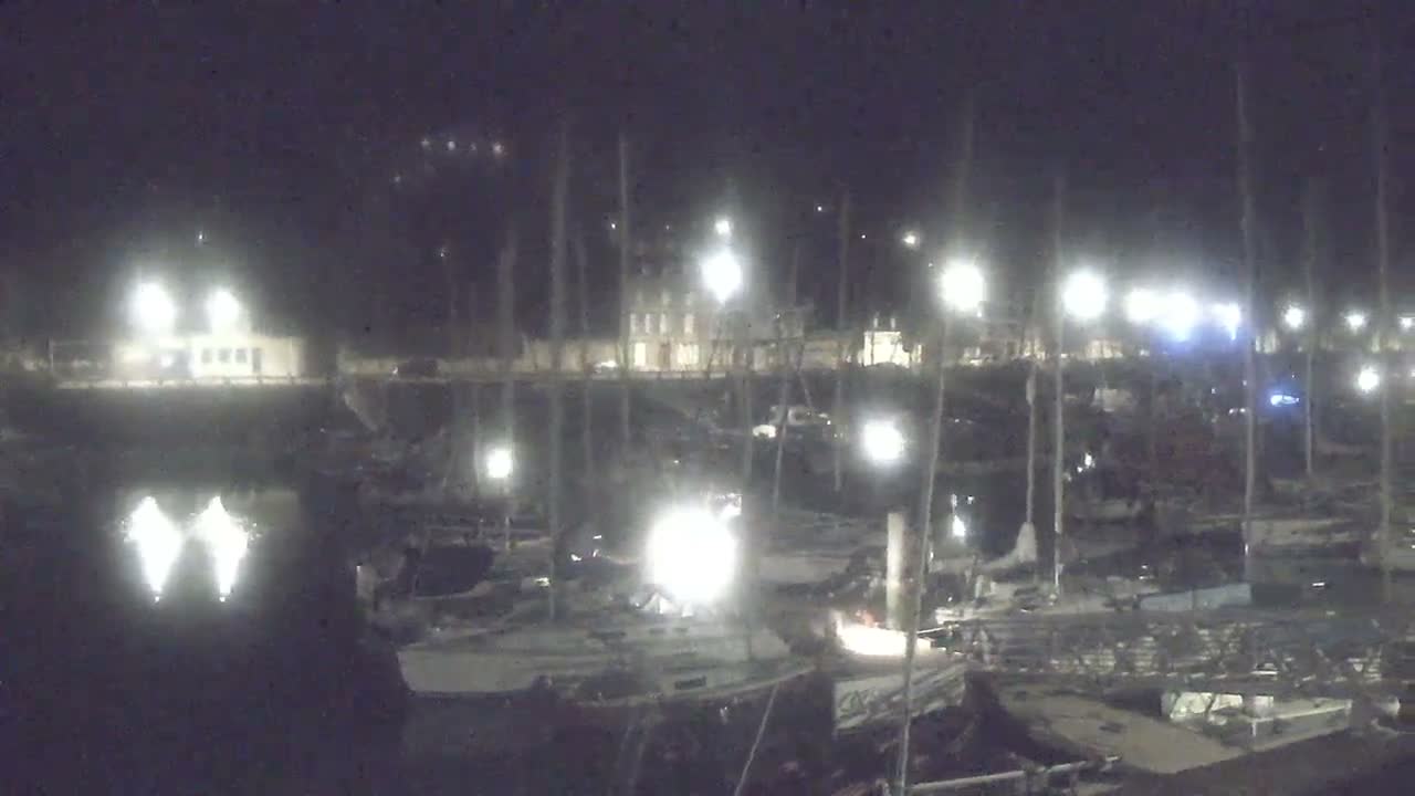 Saint-Valery-en-Caux City View & Le Port (Marine) Live Cam - Dieppe, Seine-Maritime, Normandie, France