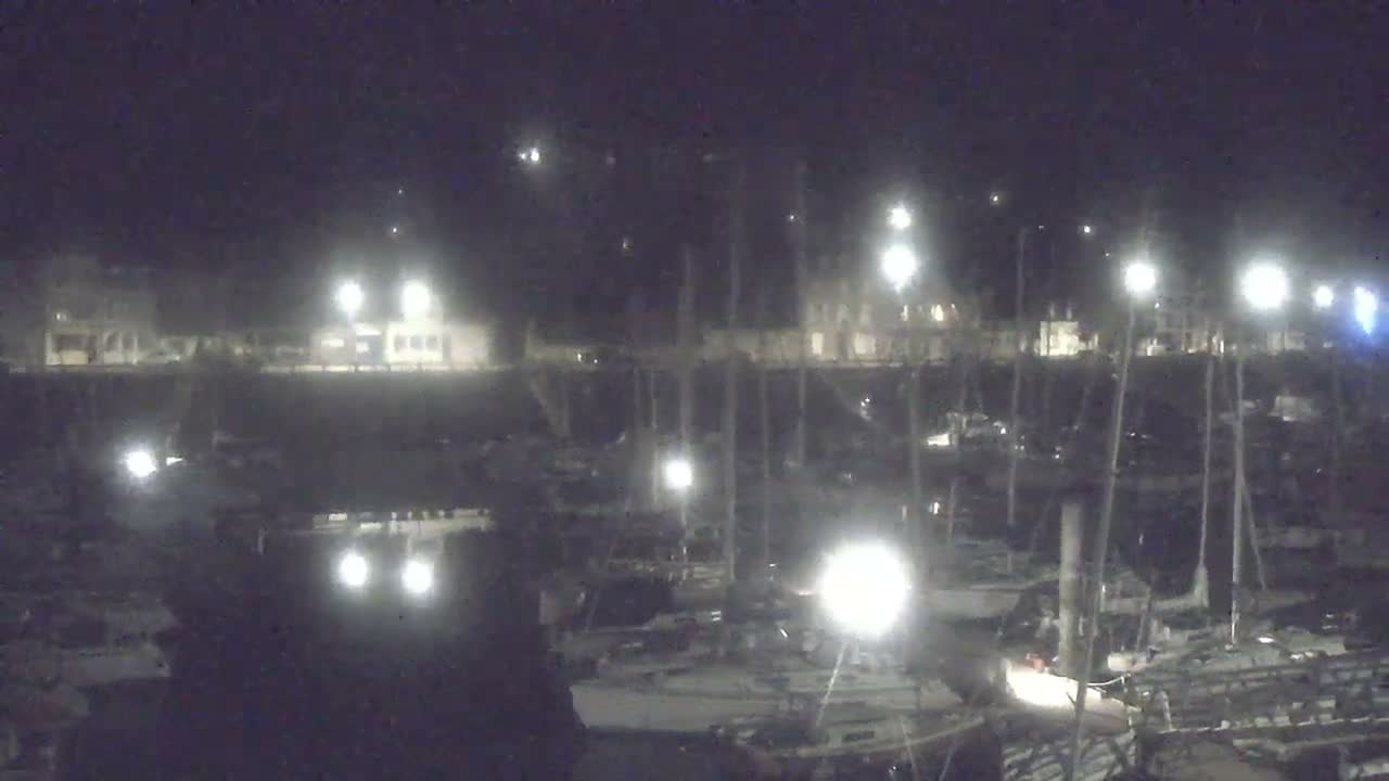 Saint-Valery-en-Caux City View & Le Port (Marine) Live Cam - Dieppe, Seine-Maritime, Normandie, France