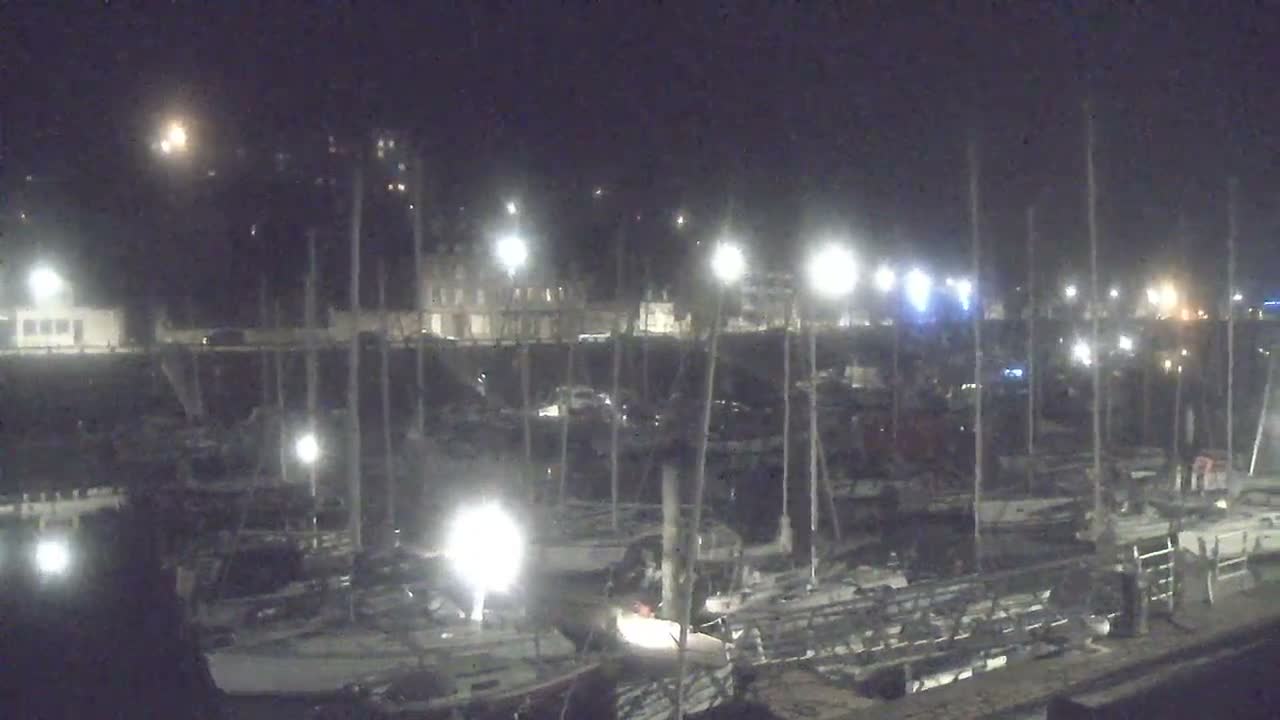 Saint-Valery-en-Caux City View & Le Port (Marine) Live Cam - Dieppe, Seine-Maritime, Normandie, France