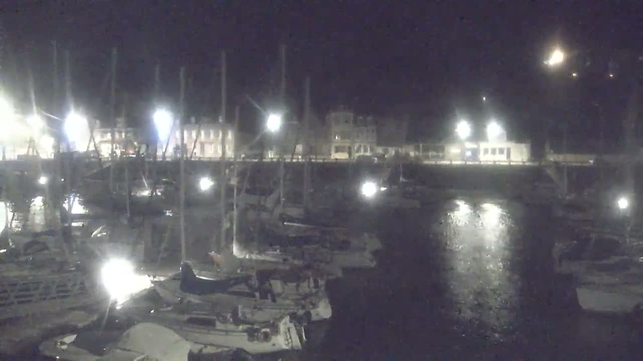Saint-Valery-en-Caux City View & Le Port (Marine) Live Cam - Dieppe, Seine-Maritime, Normandie, France