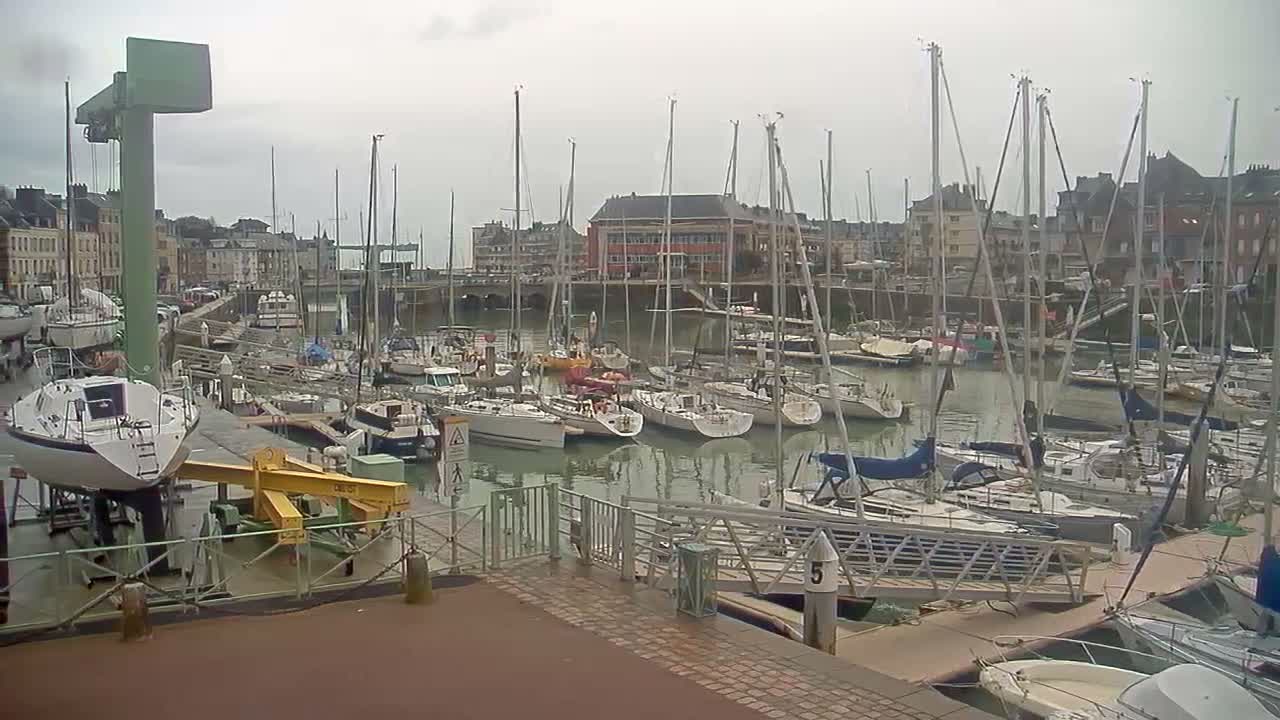 Saint-Valery-en-Caux City View & Le Port (Marine) Live Cam - Dieppe, Seine-Maritime, Normandie, France